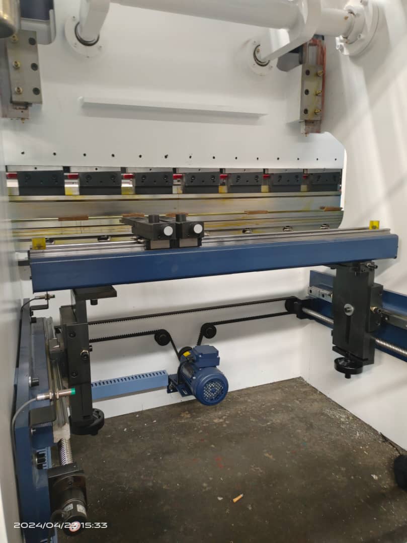 Sheet laser cutting machine