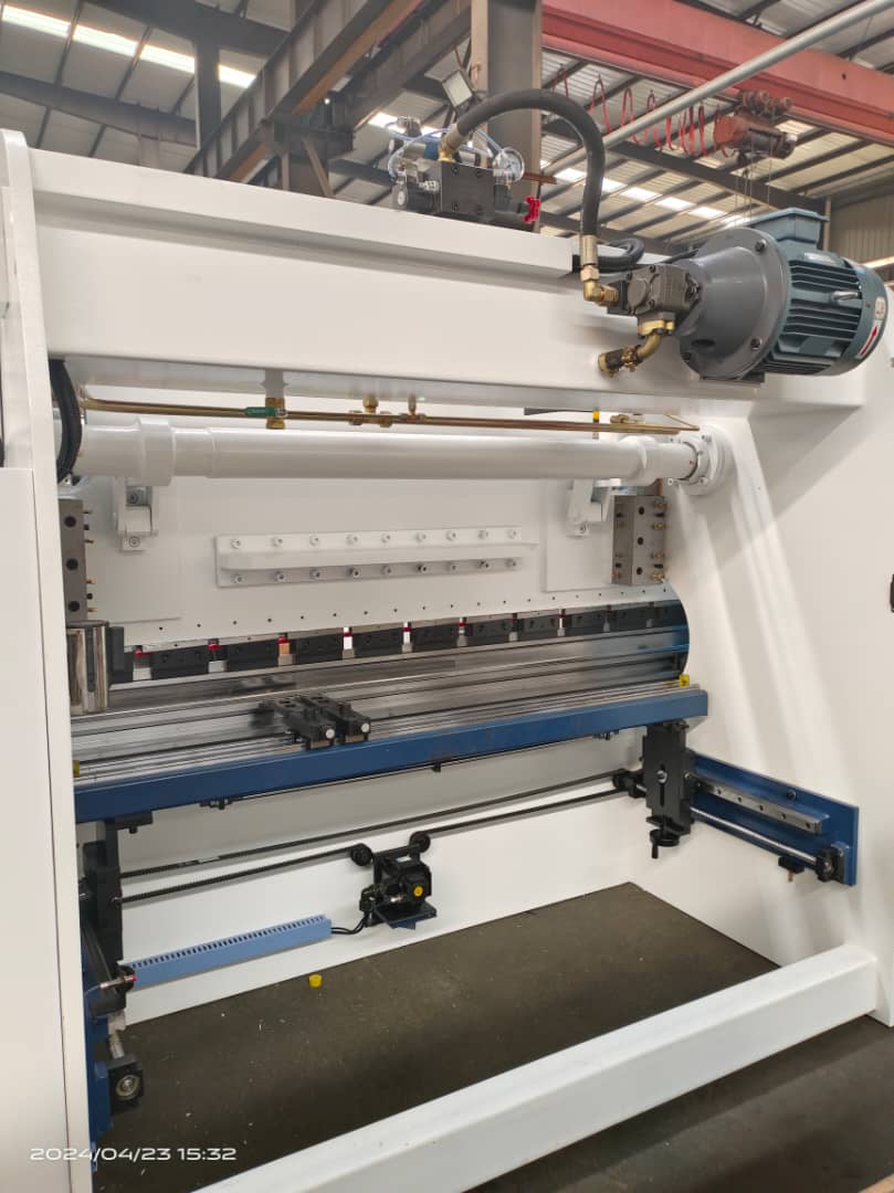 Sheet laser cutting machine